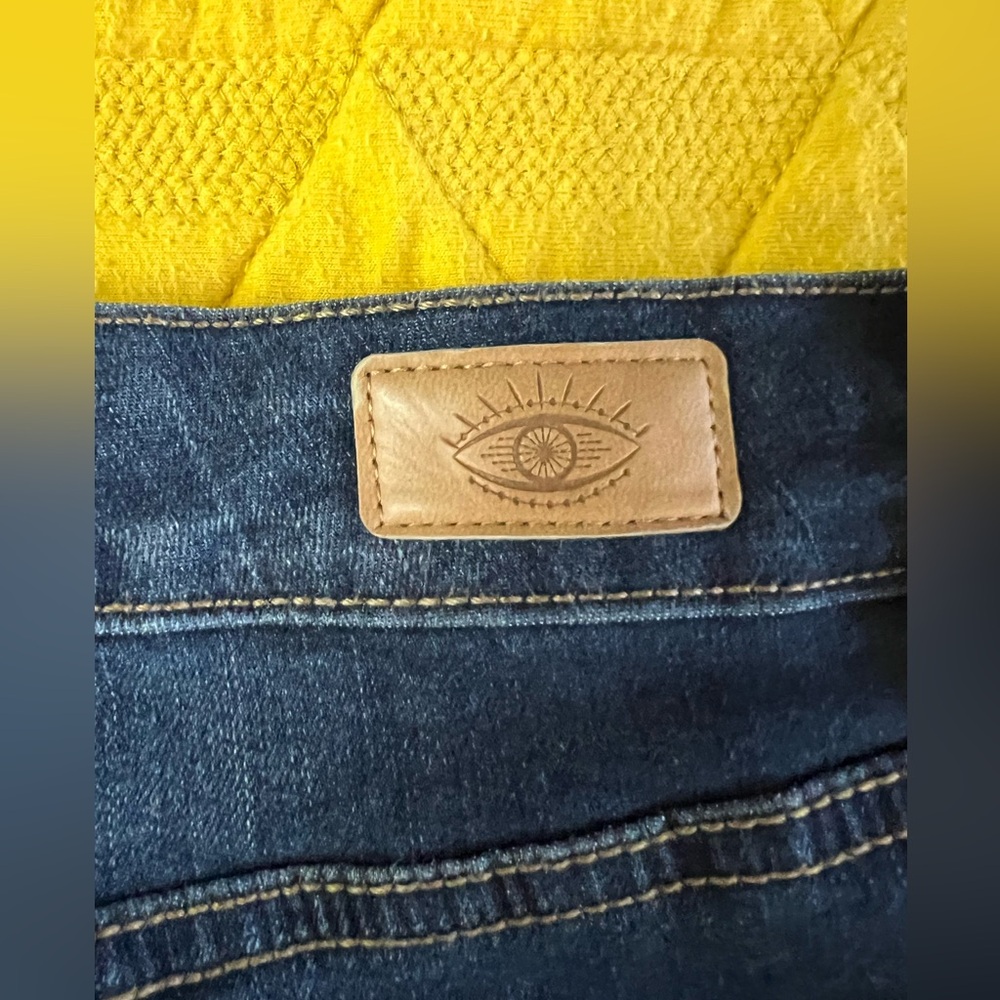 Sofia jeans size 12. Curvy ankle Rosa denim. - Picture 3 of 5